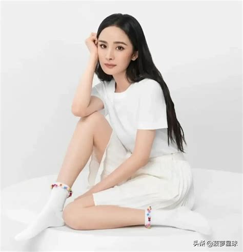 Yang Mi Long Legs And Jade Feet A Stunner In The World Beautiful Pictures Worth Collecting