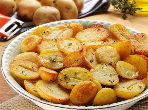 Recette Pommes de terre nouvelles et oignons nouveaux sautés au thym
