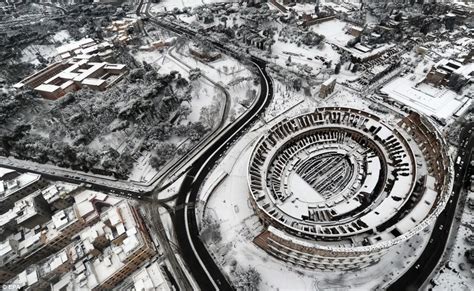 Rome Snow Colosseum Closes And Drivers Abandon Cars
