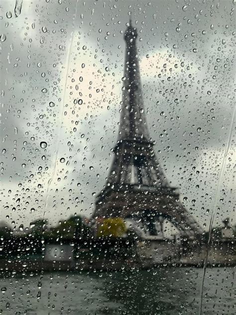 Rain At The Eiffel Tower Rraining