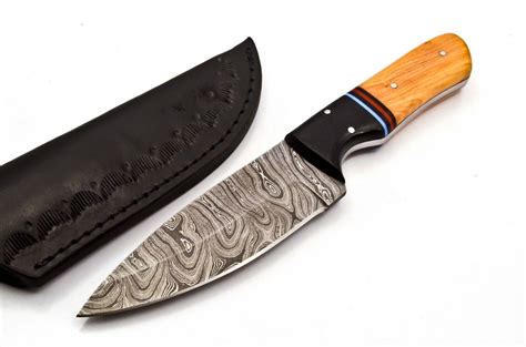 We provide professional knowledge about the products we sell and build the trust and satisfaction from our customers. custom hand made Damascus hunting knife | Bowie knife for ...