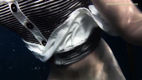 Swimming Gracefully Naked Underwater Sexy Blonde Eporner