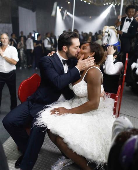 Serena Williams Romantically Lock Lips With Her Husband Alexis Ohanian At Their Wedding