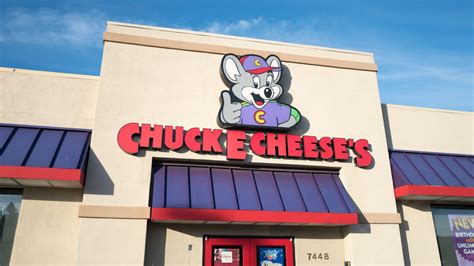 Chuck E Cheese Officially Files For Bankruptcy Will Close 45 Locations