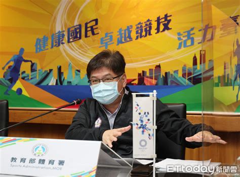 Jun 25, 2021 · 每當日曬、汗水、高溫及濕氣刺激皮膚時，就容易造成皮脂腺分泌旺盛。此時若無法順利排出，則會使毛囊或皮脂腺阻塞，產生發炎反應，進而紅腫。如果又發生痤瘡桿菌感染，則會使病灶化膿，嚴重甚至會造成蜂窩性組織炎。對此食藥署整理出三大類預防面皰或治療痤瘡的相關產品，幫助民眾抗痘. 體育署提請醫師說明疫苗施打細節 盼最快4月出征選手先打 | ETtoday運動雲 | ETtoday新聞雲
