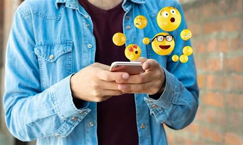 People Who Use Emojis In Text Messages Have More Sex Daily Mail Online