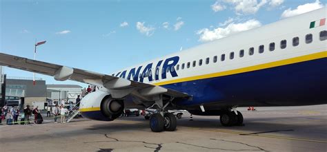 Book cheap flights to europe at the official ryanair website. Ryanair volta a recrutar em Portugal