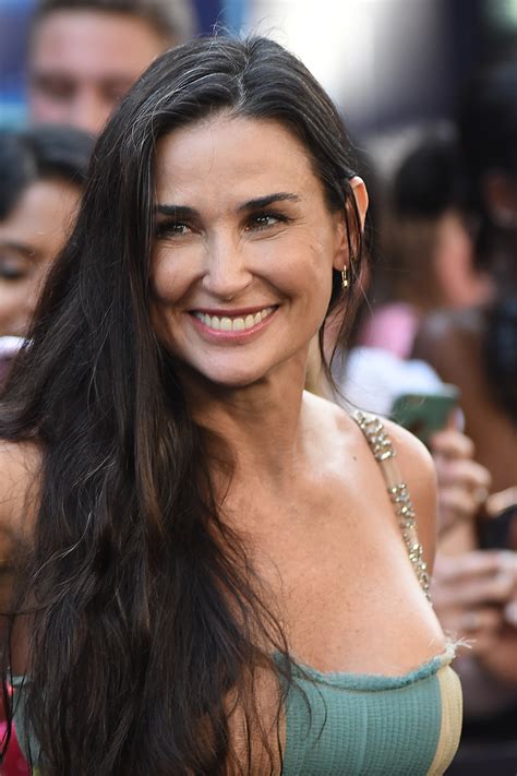 Demi Moore Missing Two Front Teeth Krxi
