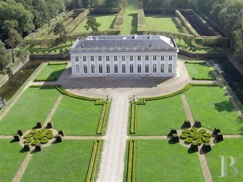 Vous cherchez un appartement à vendre à versailles (78000) ? 10 French Châteaux For Sale just in case You Win the Lottery