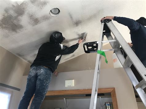 How you treat popcorn ceiling texture depends partly on whether you think the texture material contains asbestos. How To Apply Knockdown Ceiling Texture | Construction2style