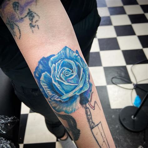 Top 81 Best Blue Rose Tattoo Ideas 2020 Inspiration Guide Rose Bud