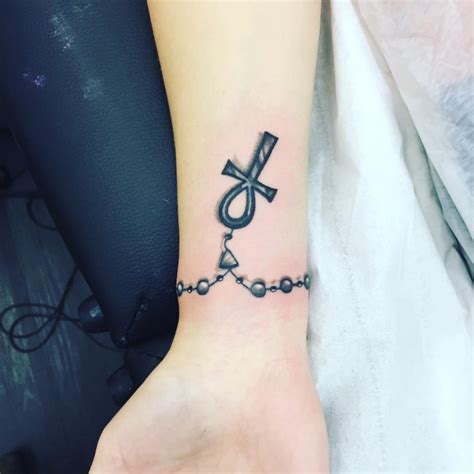 45 Unique Small Wrist Tattoos For Women And Men Simplest