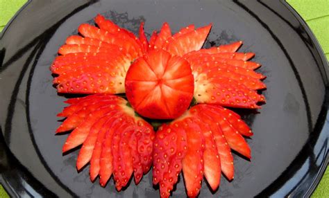 Art In Strawberry Flower Fruit Carving Garnish Strawberry Art
