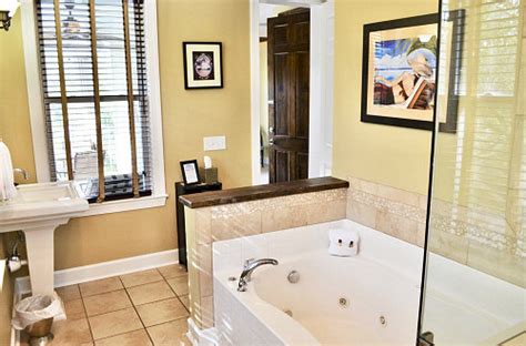 Rooms with whirlpool tubs are also available. South Carolina Hot Tub Suites - Hotels with In-Room Jetted ...
