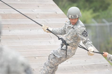Air Assault School Students Practice Rappelling Article The United