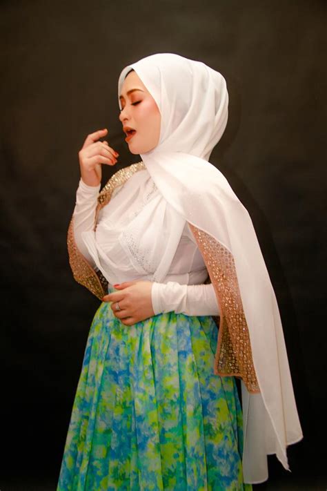 Hanya dirimu pujaan hatiku hanya padamu ku serah cintaku kau segalanya bagi ku terindah hingga ke. Adira hadir dengan Pujaan Hati