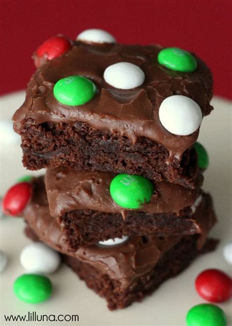 Rich brownies are filled with mint oreos, then topped with a creamy mint chocolate ganache & more! 40+ Christmas Desserts