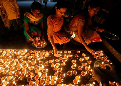 Diwali 2016 Colourful Celebrations Of The Hindu Festival Of Lights Around The World