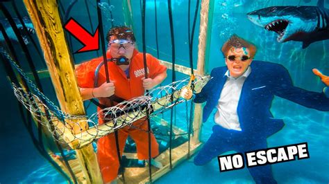 Ultimate Underwater Box Fort Prison 24 Hour Prison Escape Challenge