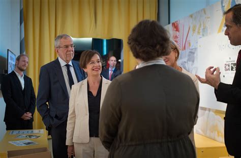 Der besuch des bundespräsidenten beim jubiläumsfestakt des deutschen bühnenvereins in der letzte bundespräsident, der sich im goldenen buch der stadt oldenburg verewigt hat, war prof. Besuch im Haus der Geschichte Niederösterreich ...