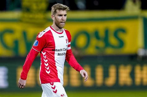 Emmen — emmen, municipio de la provincia de drente, ubicado al noreste de los países bajos. FC Emmen zegt negen spelers de wacht aan, maar houdt De ...