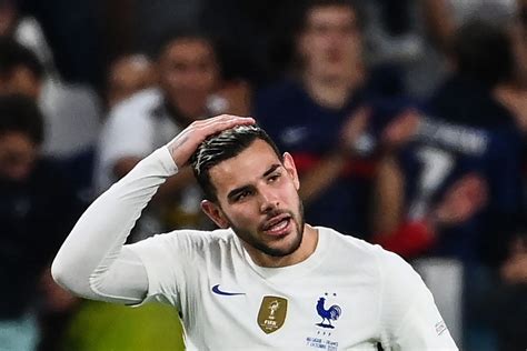 Destaque Da França No Título Da Liga Das Nações Theo Hernandez Testa