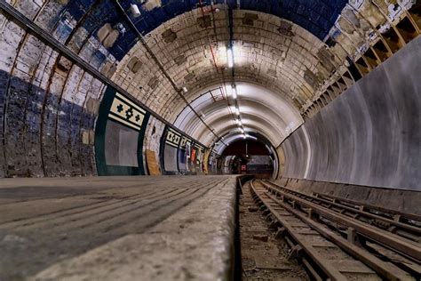 I Tunnel Abbandonati Della Metro Di Londra Che è Possibile Visitare
