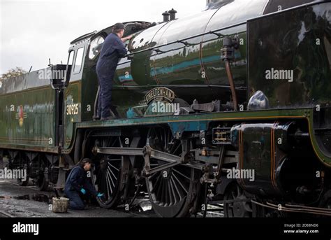 Volunteers Clean The Sr V Schools Class Steam Locomotive Cheltenham