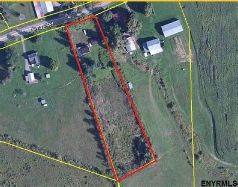 There is also a large barn, machine shed and 2 car garage. c. 1850 - Cobleskill, NY - Old House Dreams