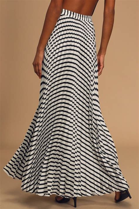 Committed To Cool Black And White Striped Pleated Maxi Skirt In 2020 Maxi Skirt White Maxi
