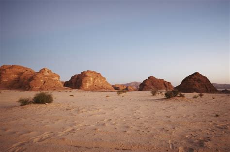 Premium Photo Valley In The Sinai Desert With Mountains And Sun