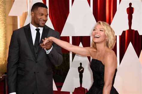 Cmo Today Kelly Ripa Returns To Morning Show After Abc Squabble Wsj