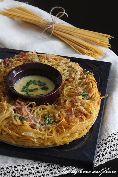 Frittata di pasta al forno - ricetta alla carbonara con ...