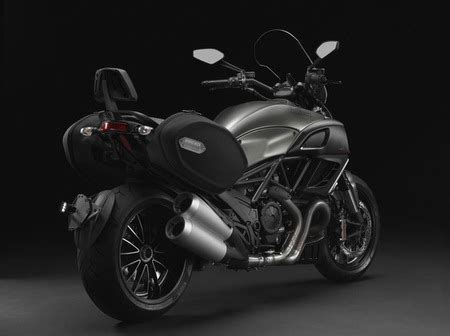 Although the diavel has a shorter wheelbase (62.6 vs. Salón de Milán 2012: gama Ducati Diavel 2013, nace la ...