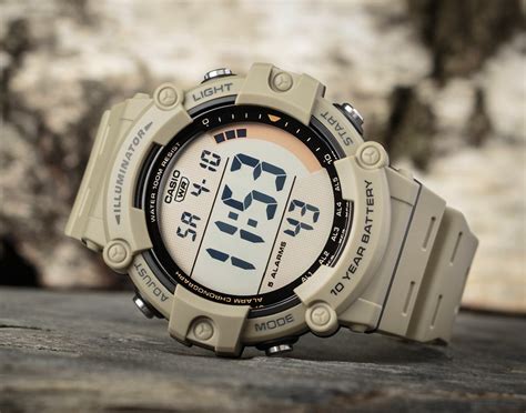 Мужские часы с полимерным ремешком casio ae 1500wh 5avef Бежевые с серо черным низкие цены