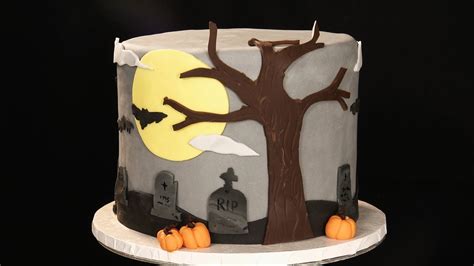 Here is a video on 3 different types of beautiful and easy christmas cake decorating ideas without fondant. Decorating a Halloween Cake Using Fondant - YouTube