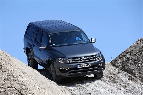 VOLKSWAGEN Amarok Double Cab specs & photos - 2016, 2017 ...