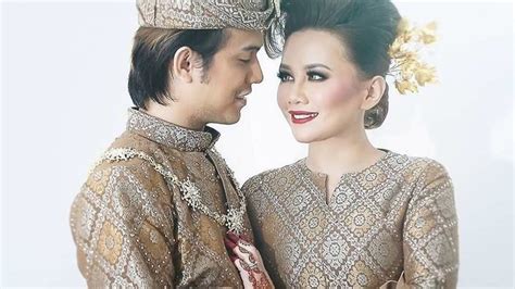 Bajupengantin my setiap bakal pengantin pastinya inginkan baju pengantin yang menarik dan menampakan anda begitu menawan pada hari preorder baju pengantin dan nikah songket moden putih baju pengantin songket moden terkini koleksi 2019 baju pengantin dan nikah. Inspirasi 26+ Baju Nikah