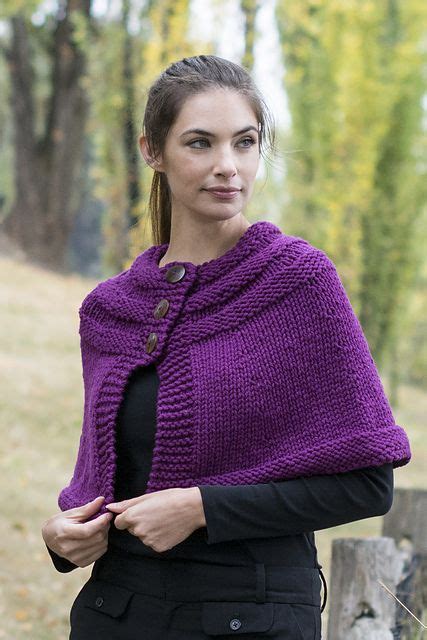 A circular needle is used to accommodate the large number of stitches. This capelet is a free pattern! | Capelet knitting pattern ...