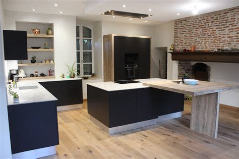 Cuisine moderne 2021 avec ilot. Création d'une cuisine moderne avec îlot central et plan ...