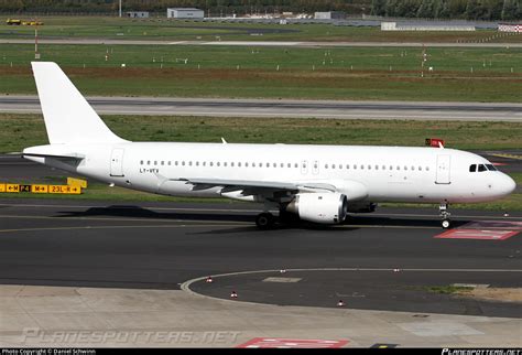 Ly Vev Avion Express Airbus A320 211 Photo By Daniel Schwinn Id
