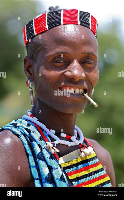 Ethiopia Tribe Young Man Hi Res Stock Photography And Images Alamy