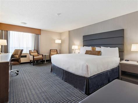 Elite Room Best Western Premier Calgary Plaza Hotel