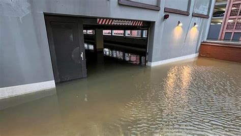 Sturm Antonia Sorgt F R Hochwasser In Der Hafencity Ndr De