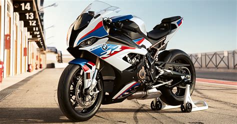 If we talk about bmw s 1000 rr engine specs then the petrol engine displacement is 999 cc. BMW S1000RR 2019 muncul di EICMA - pembaharuan menyeluruh ...