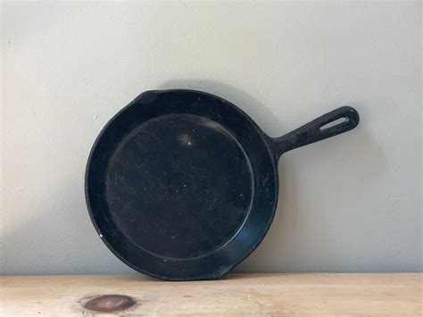 cast iron 8 vintage skillet made in taiwan vintage cookware etsy