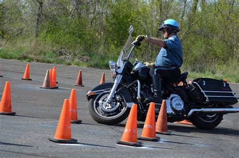 Midwest police motorcycle training — 1639 e 14 mile rd, troy, michigan 48083 — оценка 5 на основании 12 отзывов «i have attended several. Gallery/Video - Advanced Motorcycle training MIDWEST ...