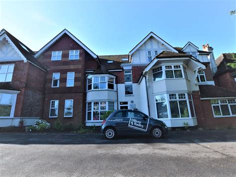 3 Bed Flat To Rent In Hastings Road Bexhill On Sea Tn40 Zoopla