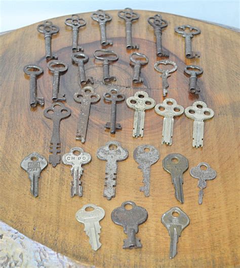 Lot of 28 Skeleton Keys, Antique Keys, Vintage Keys, Ghost Keys 