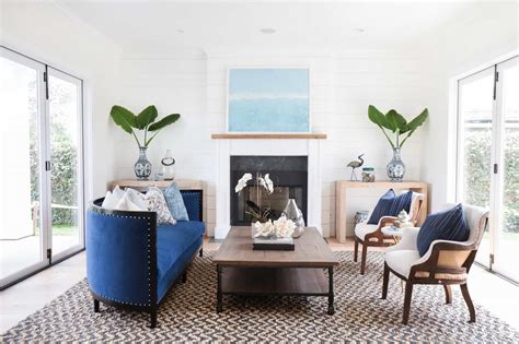 Cozy White Coastal Living Room With Pop Color 50182